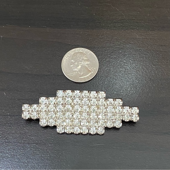 Unsigned Silver-tone Clear Rhinestones Crystals Pave Shield Brooch - Picture 6 of 10